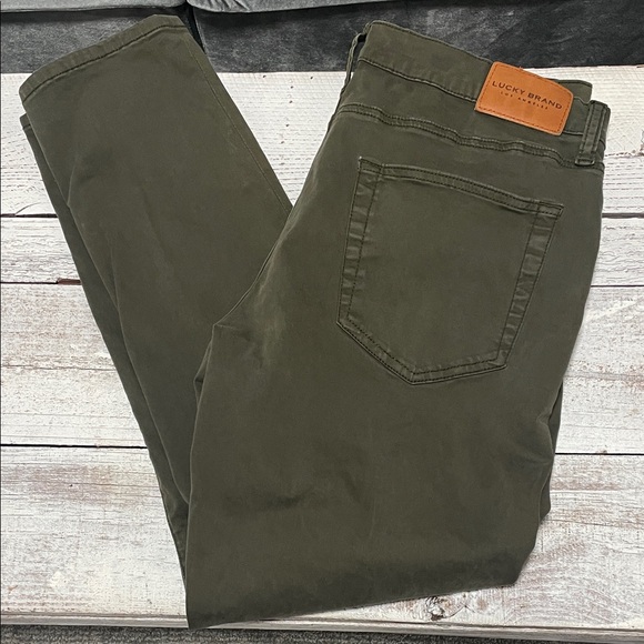 Lucky Brand Men's Army/Olive Green Slim Taper Jeans Size 34 X 30 - Picture 1 of 9